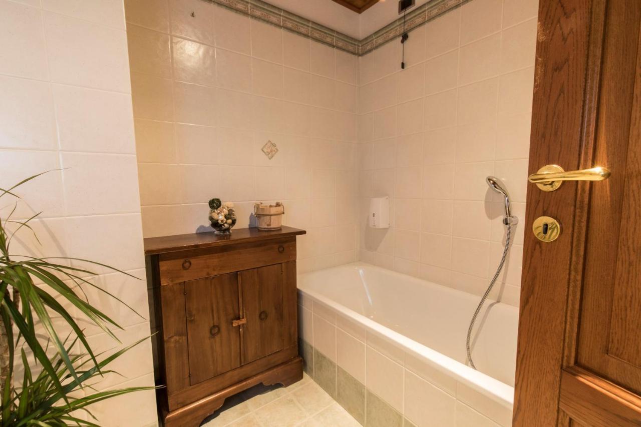 アオスタ Le Jasmin Bed & Breakfast エクステリア 写真